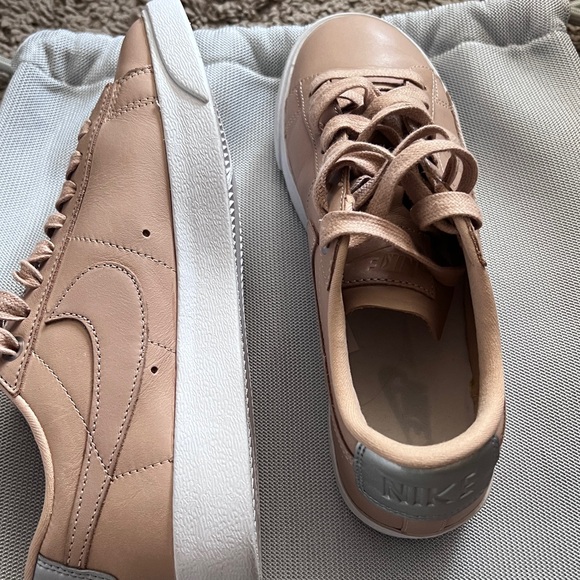 NWOT Nike Air Force with shoe bag - Picture 4 of 8